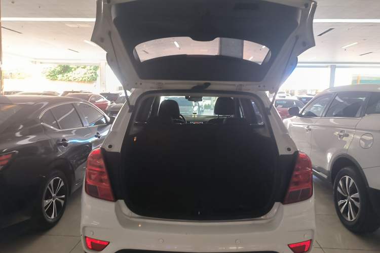 Used Chevrolet Trax 2018 330T Manual Transmission Two-Wheel Drive Comfort Version