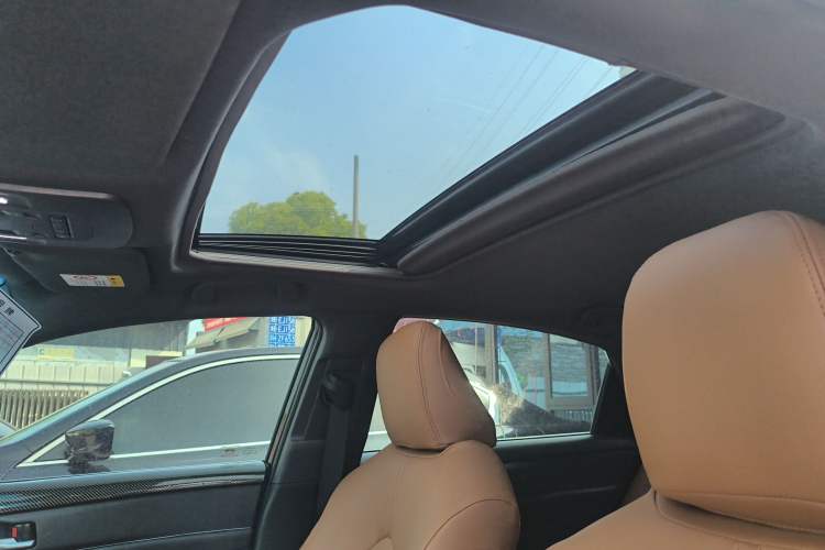 Used Toyota Avalon 2019 2.5L Ambition Version China VI Standard Headliner