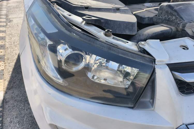 Used HYOSOW S3 2014 1.5L Comfort Version China IV Emission Standard Right Front Headlight