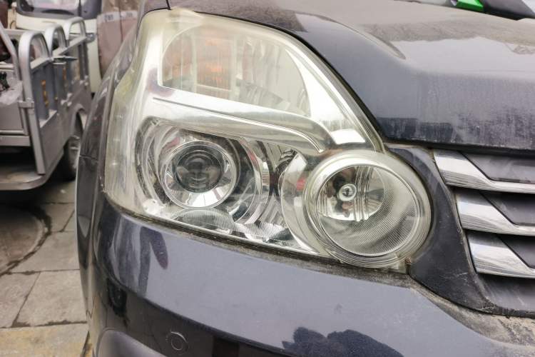 Used Dongfeng Fengdu MX6 2015 2.0L CVT 4x4 Dream Edition Right Front Headlight