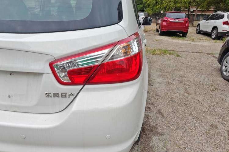 Used Venucia R50 2016 1.6L Automatic Elite Edition
