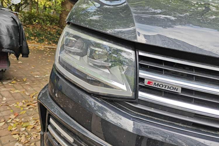 Used Volkswagen Caravelle 2017 2.0 TSI 4x4 Luxury Edition 7-Seater Right Front Headlight