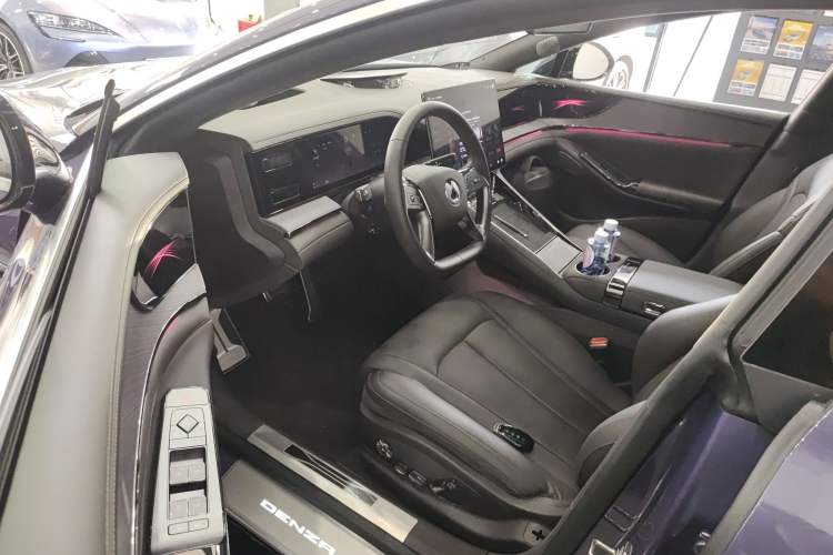 Used Denza Z9 2024 1100 km Four-Wheel Drive Max Version
