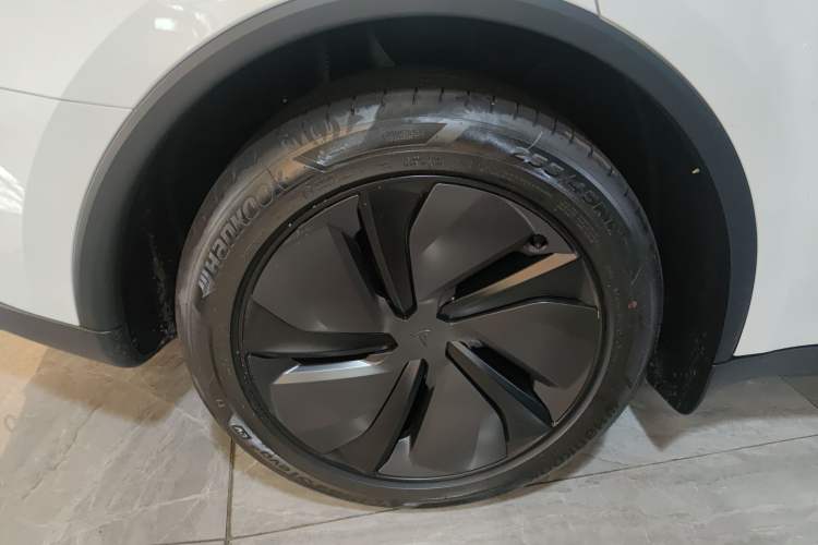 Used Tesla Model Y 2026 Facelifted Long-Range Rear-Drive Model Right Rear Wheel Hub