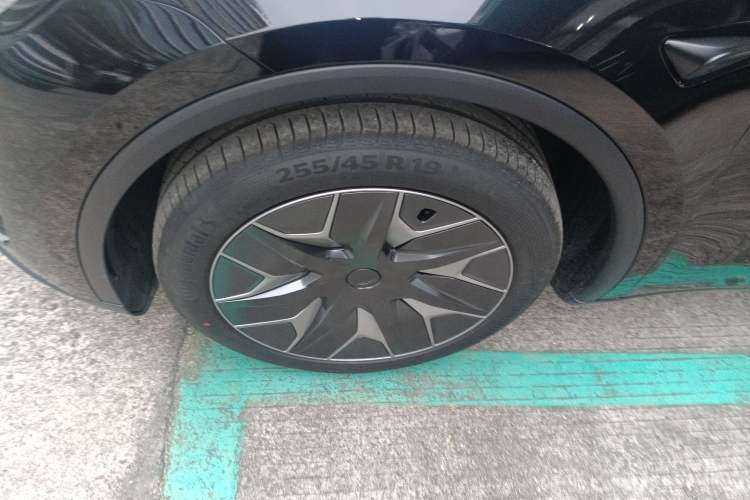 Used Tesla Model Y L 2025 Model Long-Range All-Wheel-Drive Version