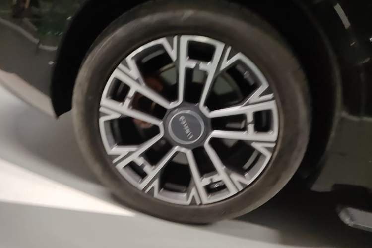 Used Lynk & Co 900 2025 2.0T Ultra Right Rear Wheel Hub