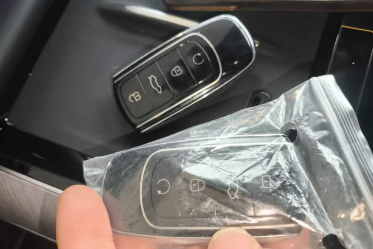 Used Chery Tiggo 9 2025 2.0T Automatic Two-Wheel Drive Luxury Edition 5 Seats Vehicle Key