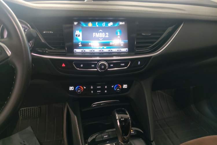 Used Buick Regal 2019 20T Luxury Model China VI Standard Audio And AC Panel