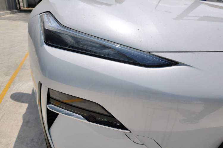 Used Geely Galaxy E8 2025 700 km Long-Range Intelligent Driving Version Right Front Headlight