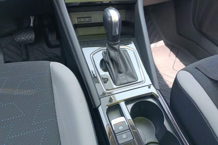 Used Jetta VS7 2023 280TSI Automatic Trend Edition Gear Lever