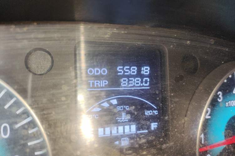 Used Jinbei Gold Hiace M Classic 2022 1.5L Travel Lion Passenger Van 6 Seats
