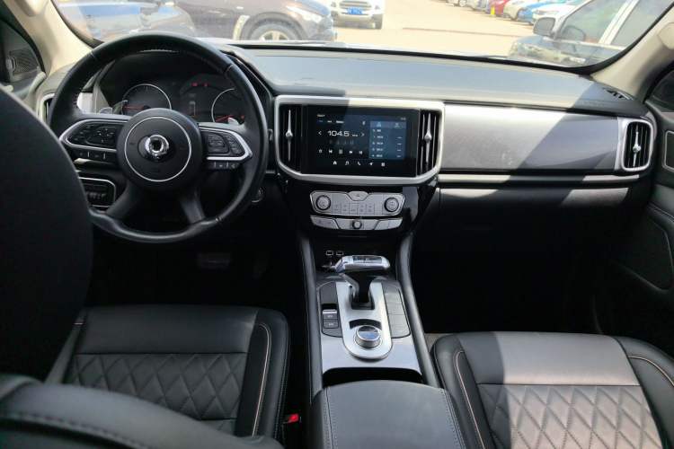 Used Great Wall Poer 2019 2.0T Automatic Gasoline Two-Wheel Drive Comfort Edition GW4C20B Center Console