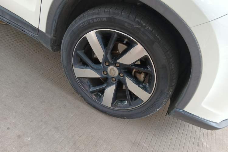 Used GAC Group ix4 2018 Luxury Edition Right Front Wheel Hub
