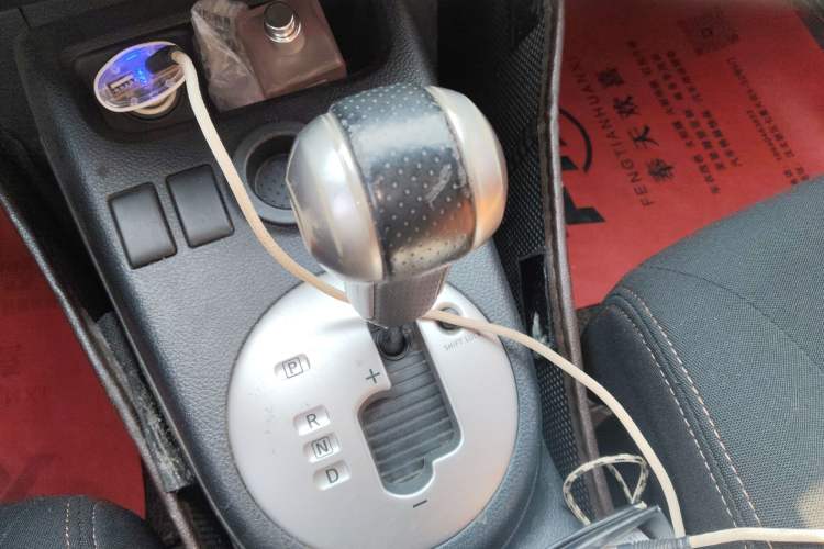 Used Dongfeng Fengdu MX6 2015 2.0L CVT Two-Wheel Drive All-Around Version