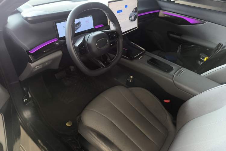 Used Lynk & Co 07 2024 EM-P 126 Long-Range Halo
