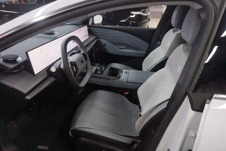 Used Geely Galaxy E8 2025 575 km Intelligent Driving Edition
