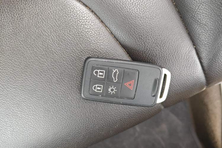 Used Volvo V40 2016 T3 Zhiyi Edition
