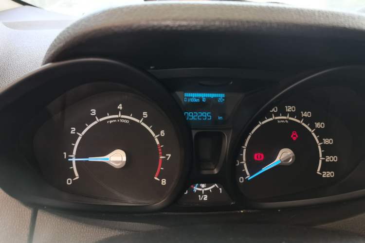 Used Ford EcoSport 2013 1.5L Manual Fashion Model Odometer Close Up