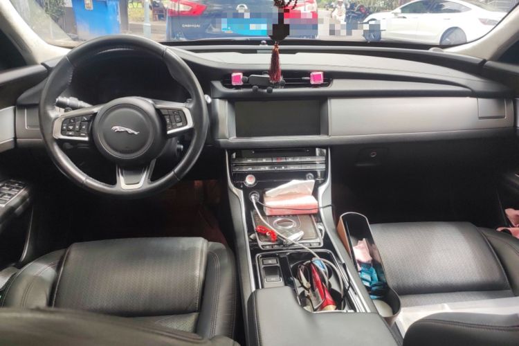 Used Jaguar XFL 2018 XFL 2.0T 250 PS Luxury Edition Center Console