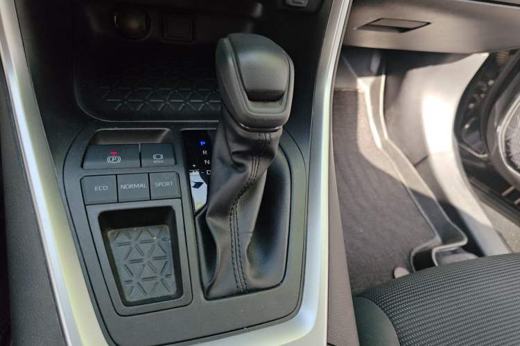 Used Toyota RAV4 2022 2.0L CVT Two-Wheel Drive Urban Edition Gear Lever