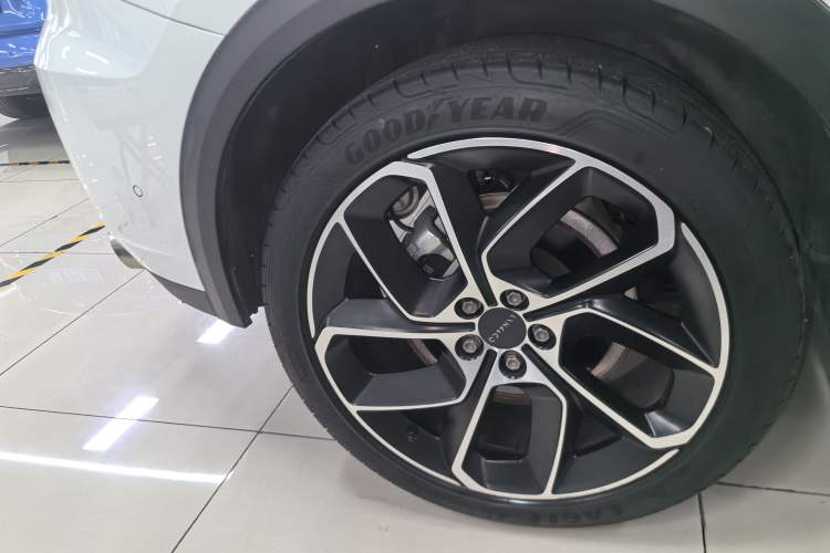 Used Lynk & Co 05 2020 2.0TD Two-Wheel Drive Shine Halo
