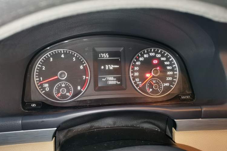 Used Volkswagen Touran 2011 1.4T Manual ZhiShang Edition 5-seater
