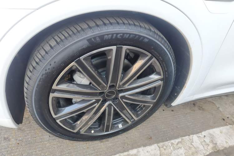 Used Hima Luxeed R7 2025 Extended-Range 251km Pro Left Front Wheel Hub