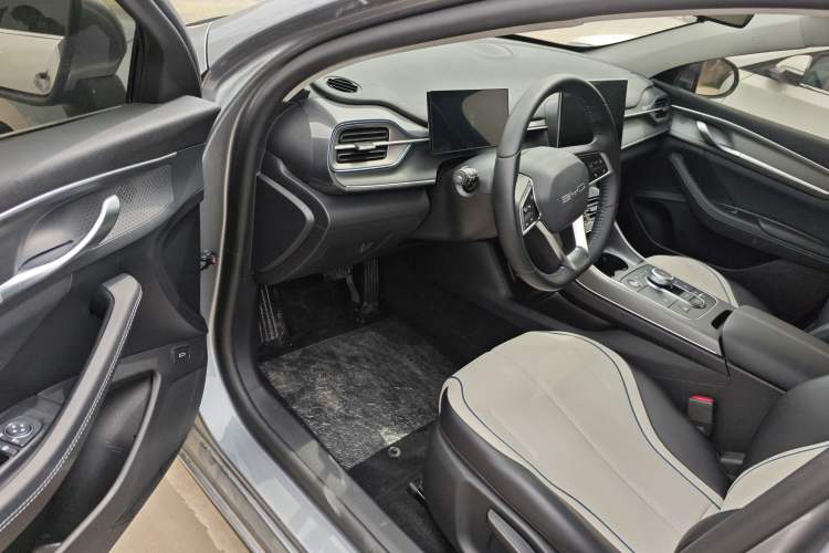 Used BYD Destroyer 05 2024 HONOR Edition DM-i 55KM Luxury Model Driver Seat