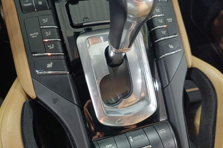 Used Porsche Cayenne 2014 Cayenne Platinum Edition 3.0T Gear Lever