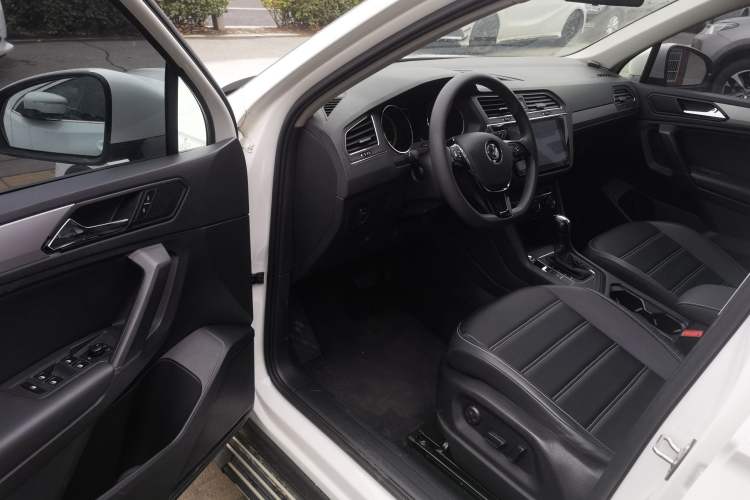 Used Volkswagen Tiguan L 2020 330TSI Automatic Two-Wheel Drive Luxury Edition China VI Standard
