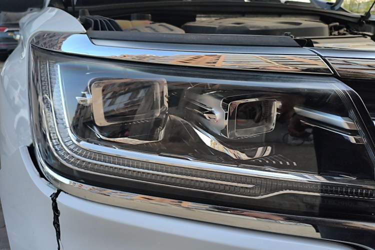 Used Roewe RX8 2018 30T Smart Connectivity Two-Wheel Drive Supreme Edition
