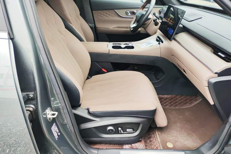 Used Chery Tiggo 8 PLUS 2025 290TGDI DCT Prestige 5-Seater
