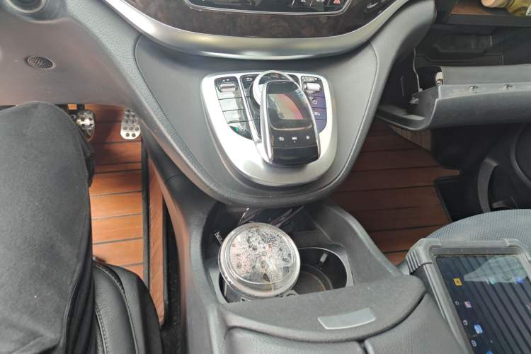 Used Mercedes-Benz V-Class 2018 V 260 Prestige Edition China VI Gear Lever