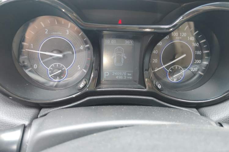 Used JMC Yusheng S350 2013 2.4T Automatic 2WD Diesel Luxury Edition 5 Seats
