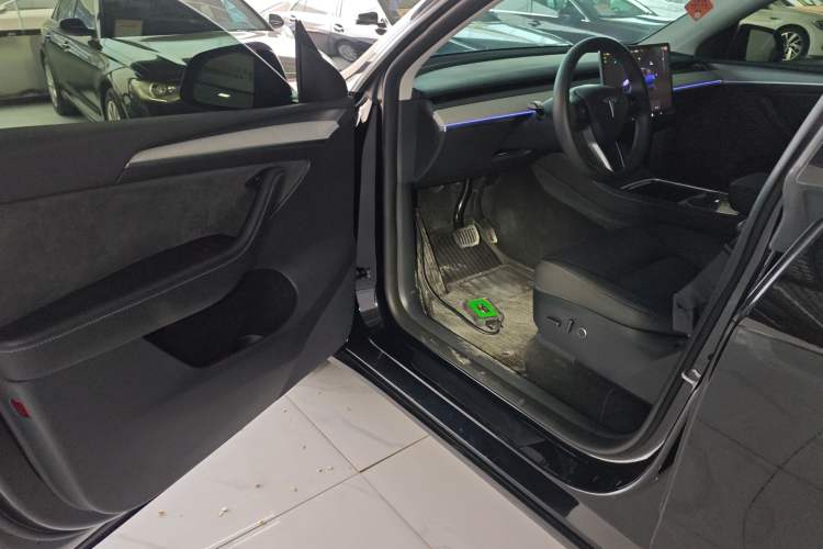 Used Tesla Model Y 2023 Long-Range All-Wheel-Drive Version