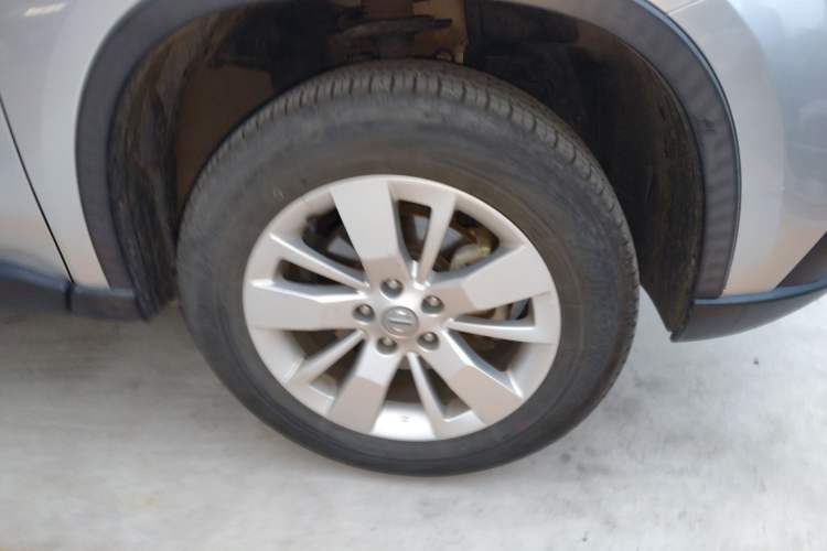 Used Dongfeng Fengdu MX6 2015 2.0L CVT Two-Wheel Drive Excellence Edition Right Front Wheel Hub