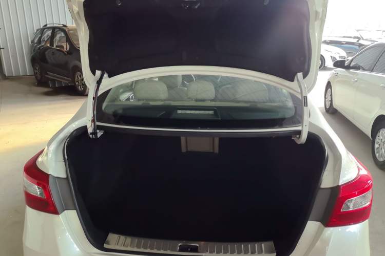 Used Nissan Sylphy 2016 1.6 XL CVT Luxury Edition Trunk