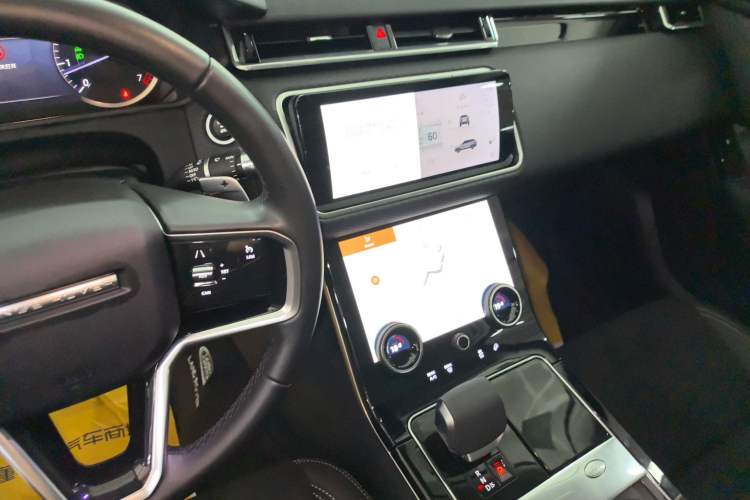 Used Land Rover Range Velar 2022 250 PS Audio And AC Panel