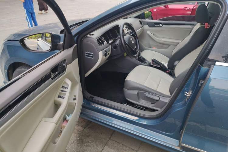 Used Volkswagen Sagitar 2015 230TSI Automatic Comfort Version
