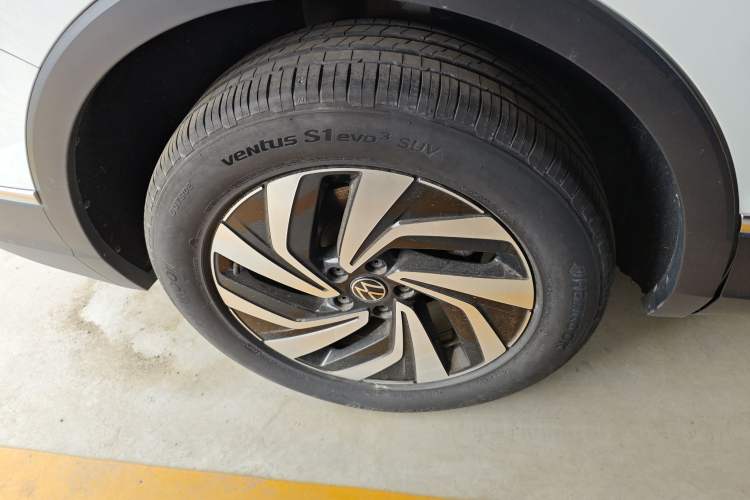 Used Volkswagen Tiguan L 2023 Revised Version 330TSI Automatic Two-Wheel Drive Smart Enjoyment Edition
