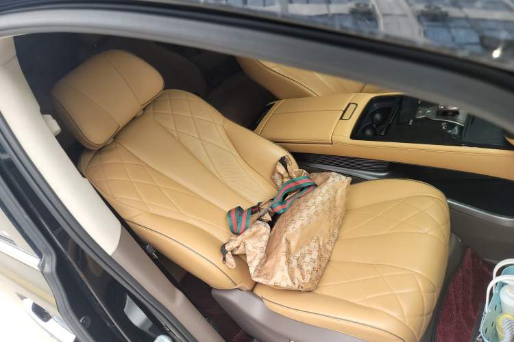 Used Denza D9 2022 DM-i 970 Four-Wheel Drive Flagship Model
