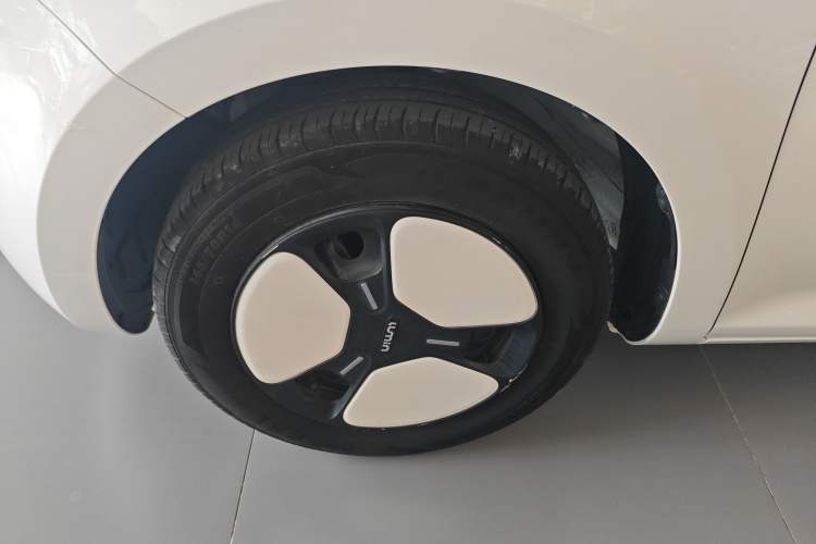 Used CHANGAN NEVO Lumin 2022 155 km – Refreshingly Sweet Edition Left Front Wheel Hub