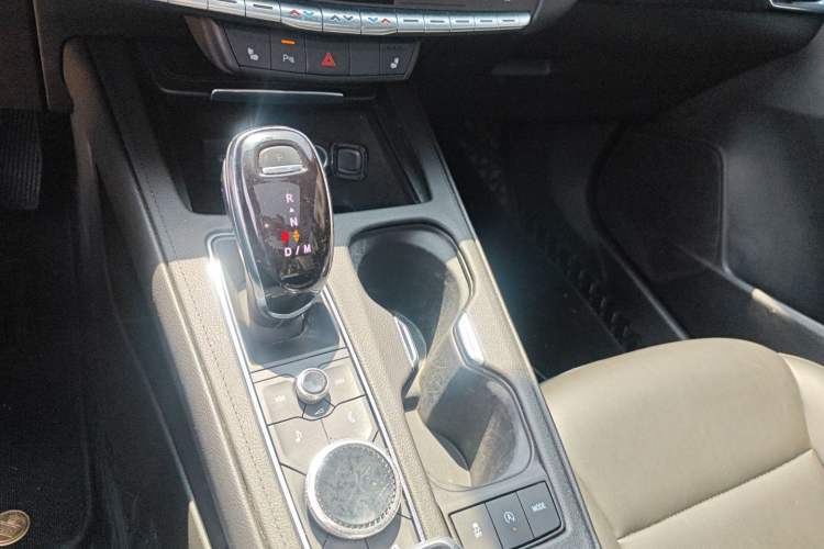 Used Cadillac XT4 2021 28T Two-Wheel Drive Luxury Version Gear Lever