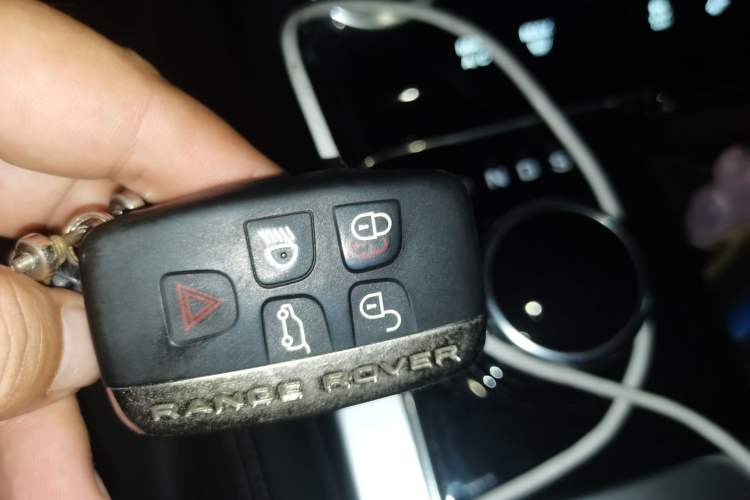 Used Land Rover Range Rover Velar 2019 250 PS R-DYNAMIC S