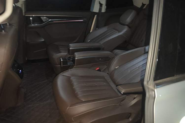 Used Volkswagen Viloran 2020 330TSI Luxury Edition Left Rear Seat