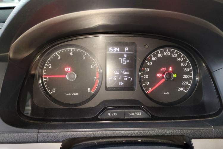 Used Volkswagen Gran Lavida 2013 1.6L Automatic Fashion Model