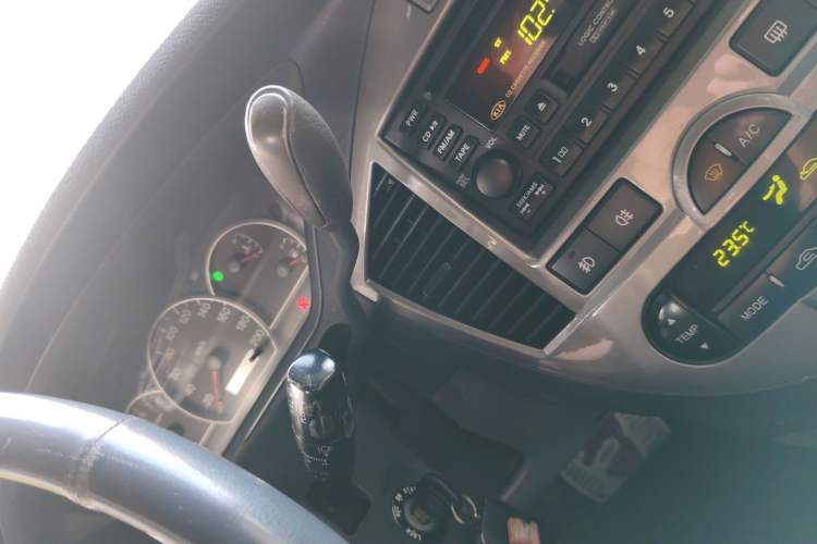 Used Kia Carens 2005 2.0L Gear Lever