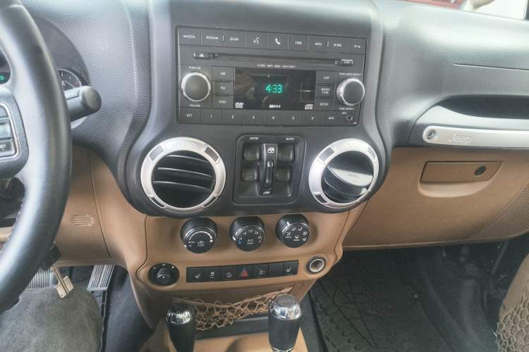 Used Jeep Wrangler 2013 3.6L Sahara Four-Door Edition
