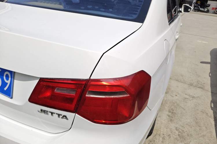 Used Volkswagen Jetta 2015 1.6L Automatic Comfort Model Right Rear Taillight