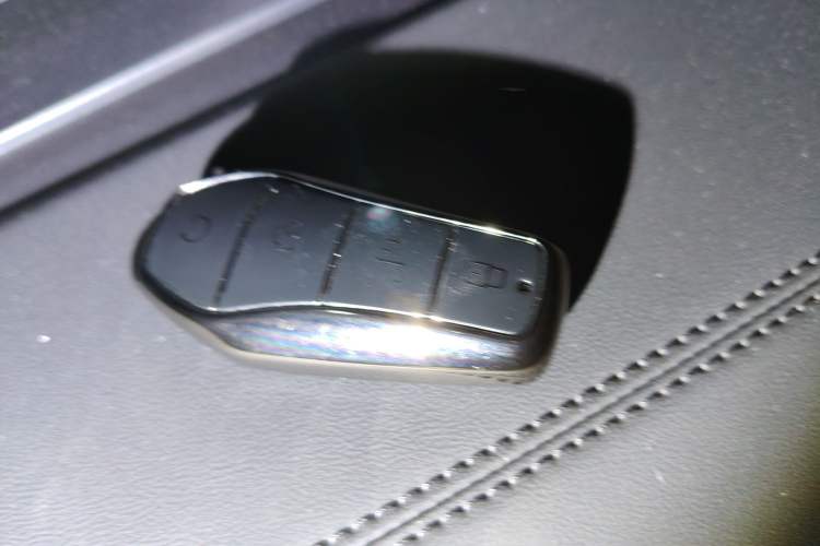 Used BYD Song L DM-i 2025 Intelligent Driving Version 160 km Beyond-Range Type Vehicle Key